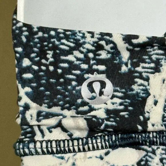Lululemon Cross-Strap Sports Bra – Size 4 (Wildwood Multi) - Picture 5 of 7